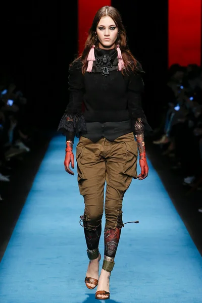 Look 9